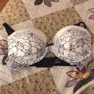 NWOT Victoria’s Secret White & Black Push Up Bra
